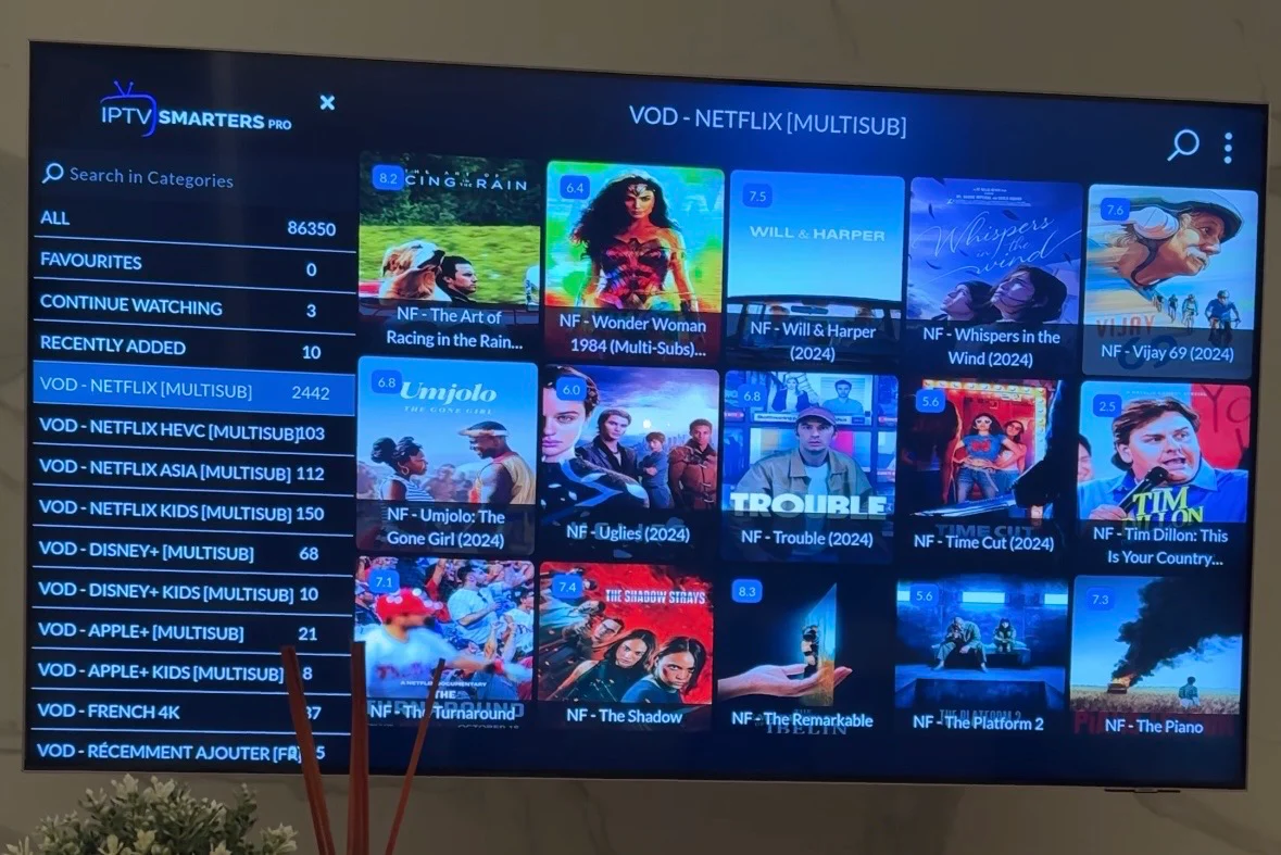 IPTV-grensesnitt som viser live-TV-kanaler og filmer